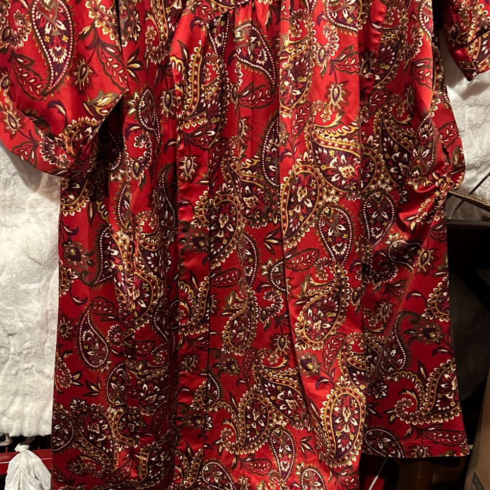 Cabernet Red Paisley Robe - Picture 6 of 7